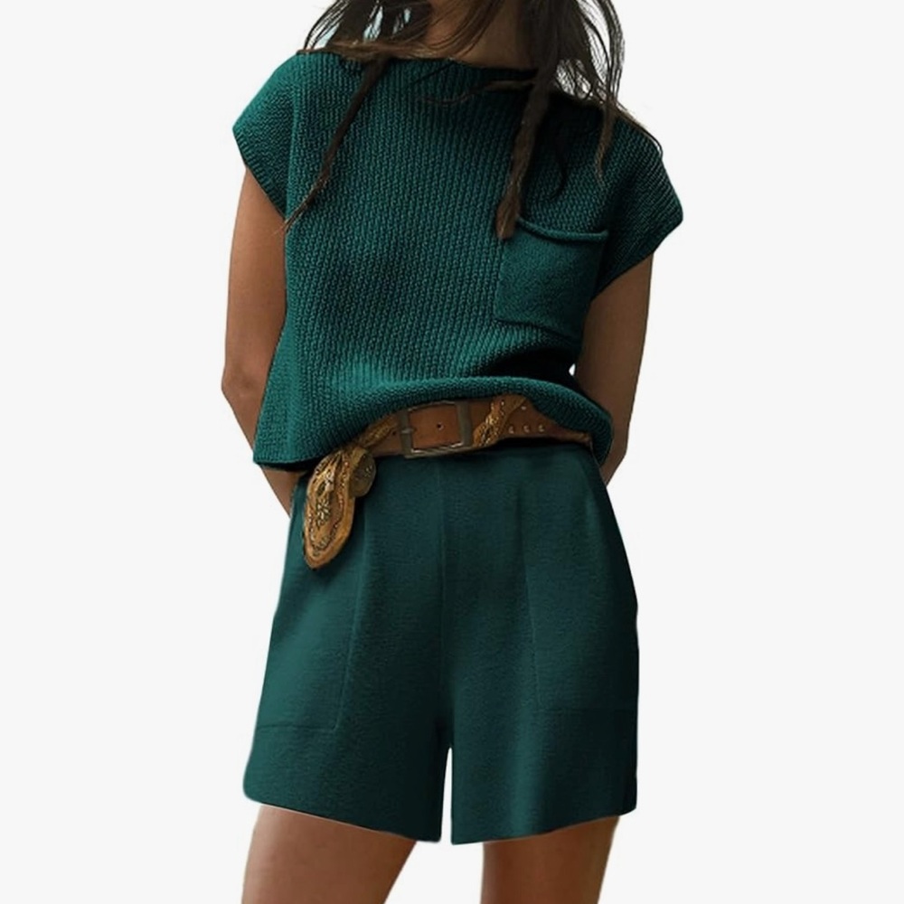 NWOT Emerald Green Flutter Sleeve 2 piece knit sweater outfit pullover top short